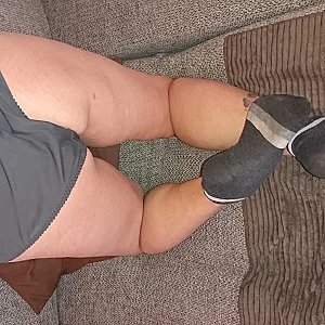 Sexy Unterwäsche auf der Couch 1 Galeriebild