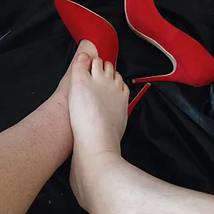 First image of WishGirl's Gallery - Velvet and red high heels