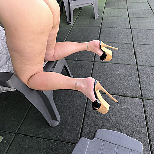 Das erste Bild von Accent1's Galerie - Pgirl auf der Terrasse 1.