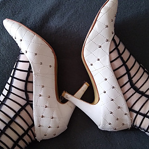 Weiße High Heels und Söckchen Galeriebild