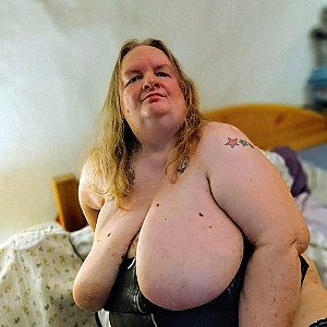 Big tits and hot ass gallery image