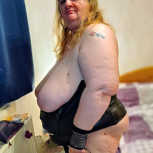 Big tits and hot ass gallery image