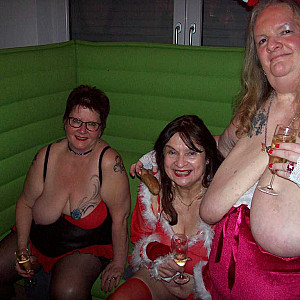 HÜ Party mit geilen Ladys Galeriebild