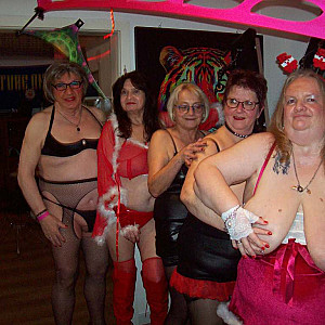 HÜ Party mit geilen Ladys Galeriebild