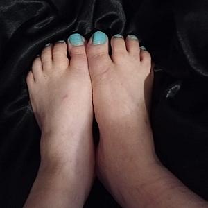 Newly painted toenails gallery image