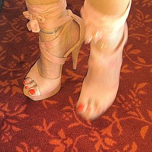 P.Girl im Hotelzimmer 2. Galeriebild