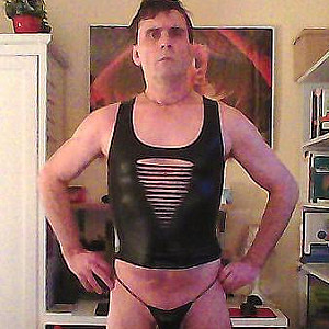 Das erste Bild von Manuelzeigtgern's Galerie - schwuler Manuel in Latex, Tanga, Bikini
