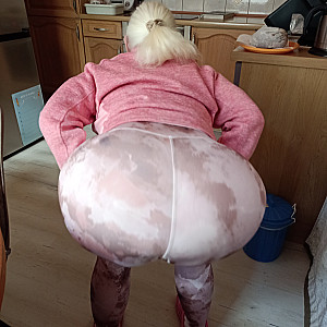 First image of Ichund123's Gallery - my ass in leggings