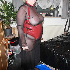Roter Body und Transparentes Kleid Galeriebild
