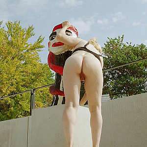 Frivol bei einer Ausstellung Galeriebild