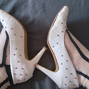 Weiße high Heels und Söckchen 2 Galeriebild