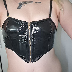 Nice insights from a MILF gallery image