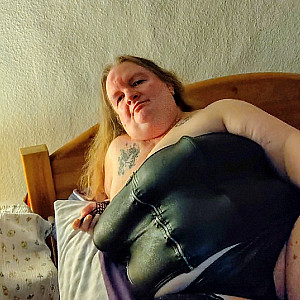 Hot chubby... gallery image