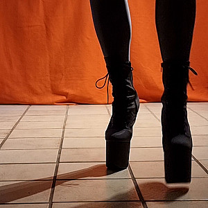 First Image Of LongLegs's Video - Absatzlos