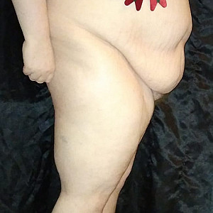 Meine dicken Titten mit einer Schleife Galeriebild