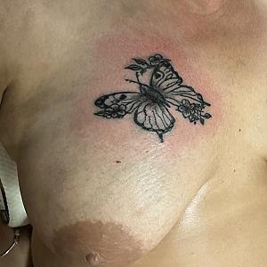 Tätowierte Titten Galeriebild