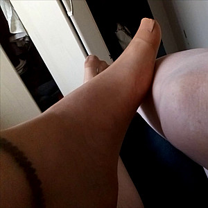 First Image Of Goldschatz59's Video - Sinnliches Spiel der Füße in Feinstrumpfhose
