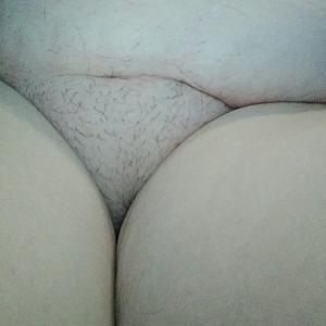 Die Haare sprießen wieder an meiner Pussy Galeriebild