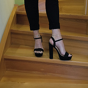 Pgirl mit Hosen und Heels Galeriebild