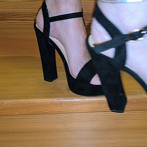 Pgirl mit Hosen und Heels Galeriebild