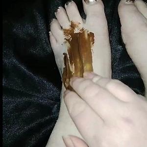 Leck Nutella von meinen Füßen Galeriebild