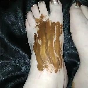 Leck Nutella von meinen Füßen Galeriebild