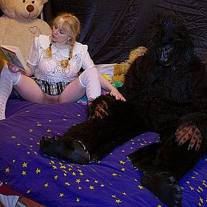 Little Erna is a little slut. gallery image