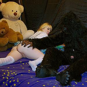 Little Erna is a little slut. gallery image