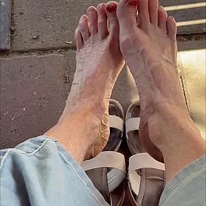 First Image Of Goldschatz59's Video - My old feet are having a short break