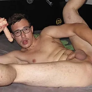 Hey Leute jemand Lust eine kleine anal schlampe zu benutzen Galeriebild