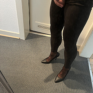 dessous gallery image