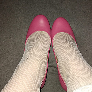 Pinke High Heels und weiße Netzstrümpfe Galeriebild