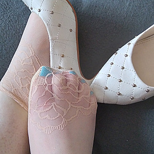Weiße High Heels und Nylon Söckchen Galeriebild