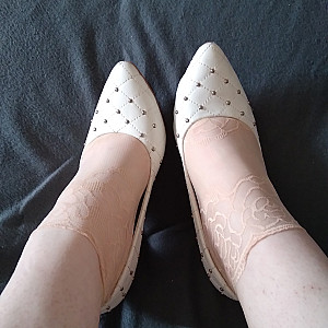 Weiße High Heels und Nylon Söckchen Galeriebild