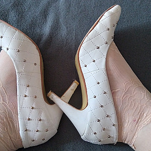 Weiße High Heels und Nylon Söckchen Galeriebild