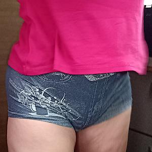 In Hot Pants Galeriebild