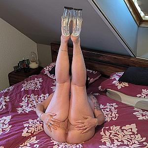 Pgirl on the bed gallery image