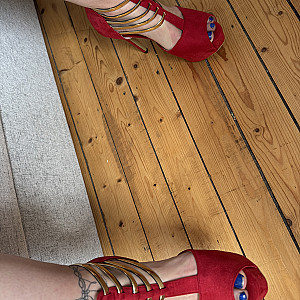 shoes and feets gallery image