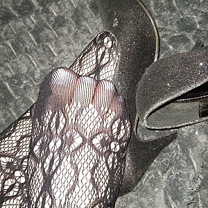 Das erste Bild von WishGirl's Galerie - Schwarze High Heels und schwarze Netzstrumpfhose