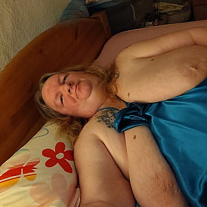 First image of sexpaar6163's Gallery - horny by night