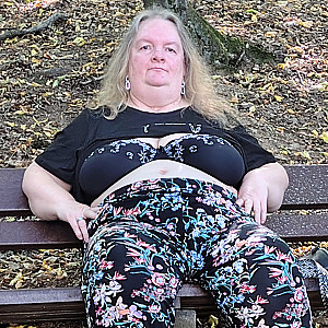 Das erste Bild von sexpaar6163's Galerie - Busen unterwegs