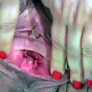 Heiß aus der Fotz gepisst in Nahaufnahme Galeriebild